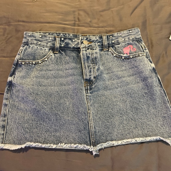 Barbie women’s denim skirt size small NWOT rare/hard to find - Picture 2 of 4
